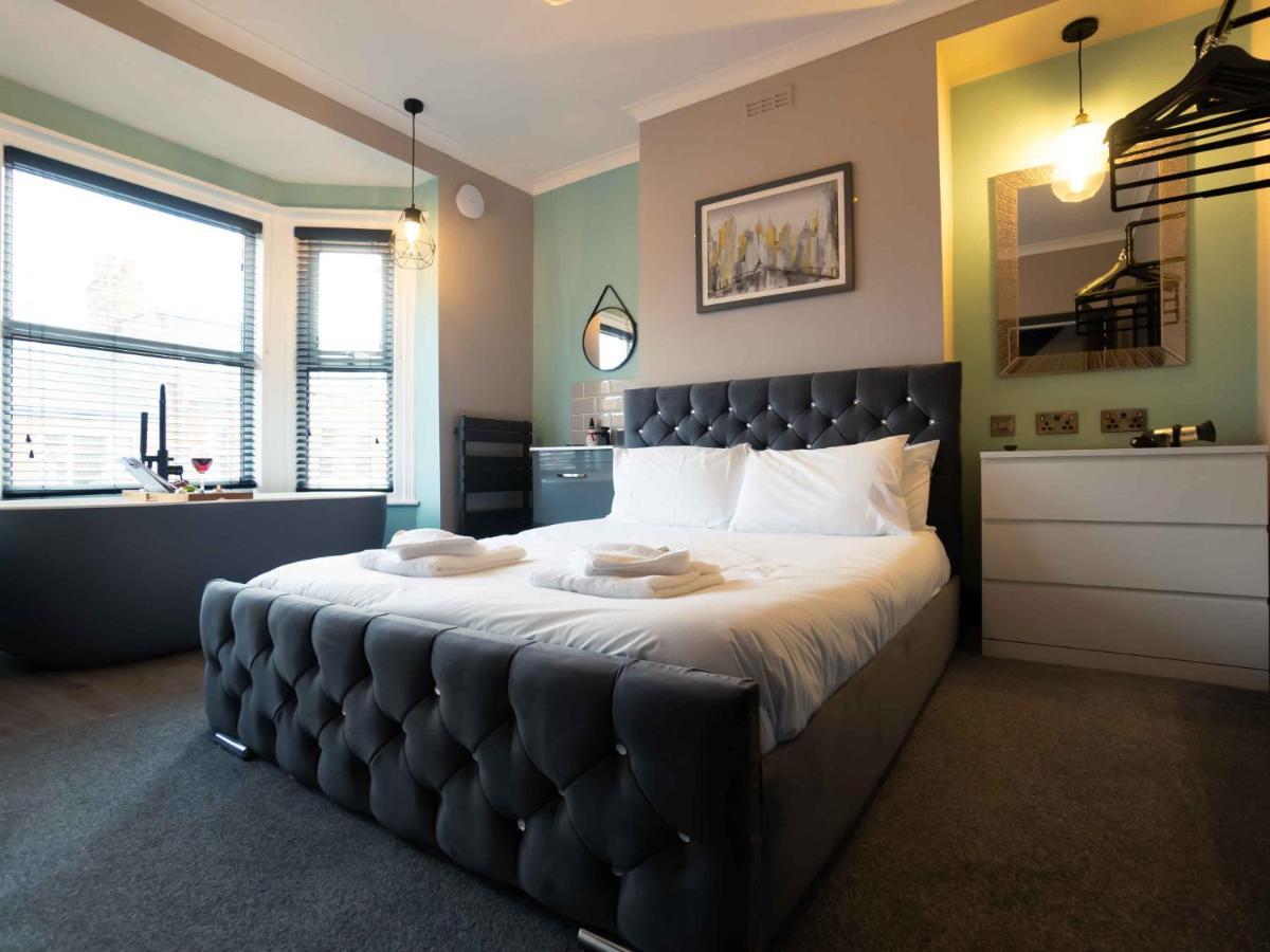 Pass The Keys Amazing, Newly Renovated 5Bedroom House Sleeps 10 Scarborough Kültér fotó