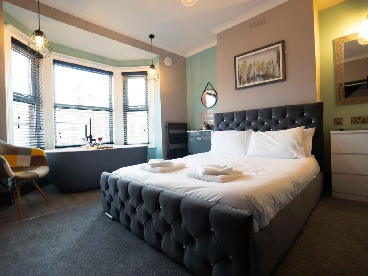 Pass The Keys Amazing, Newly Renovated 5Bedroom House Sleeps 10 Scarborough Kültér fotó